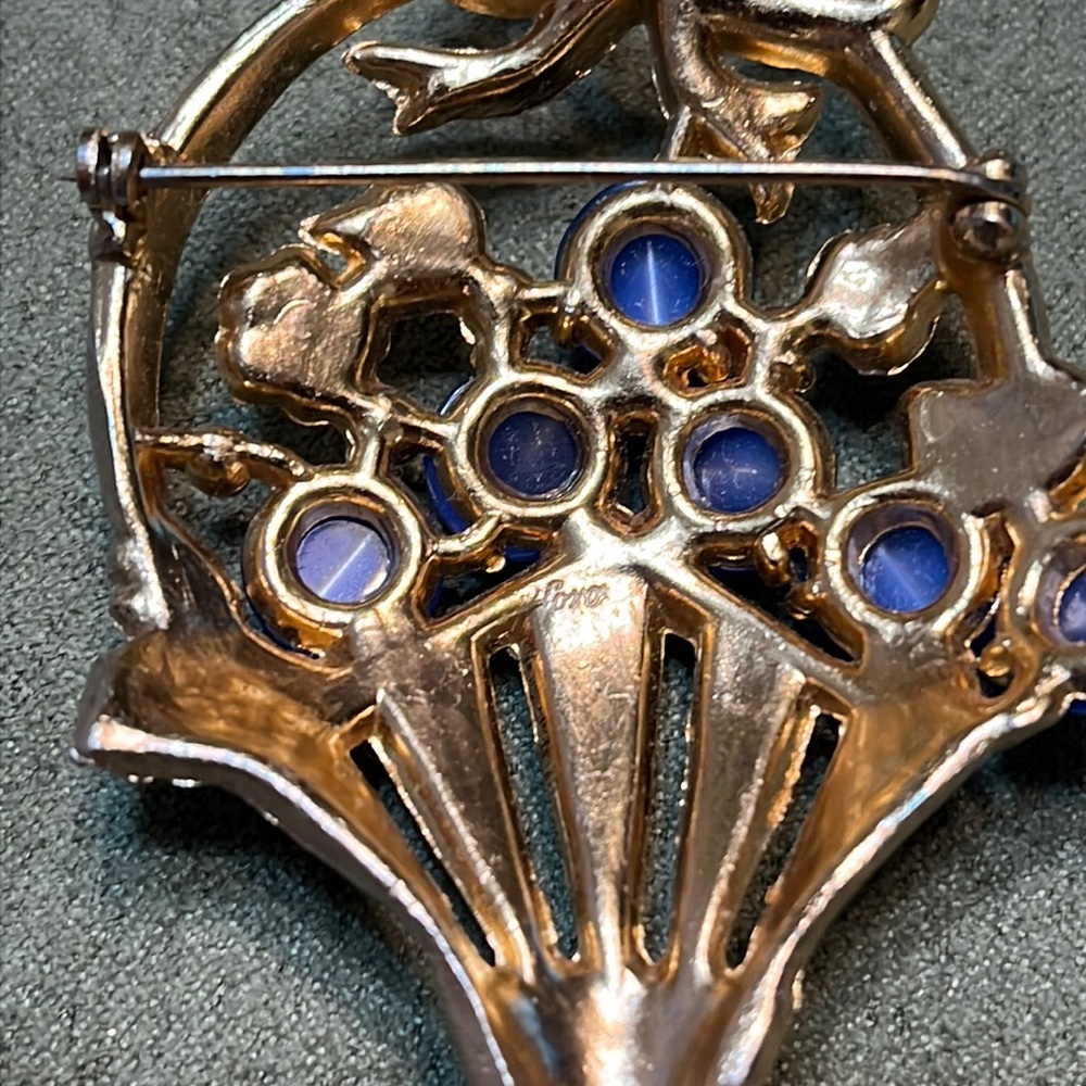 Coro Blue Moonglow Moonstone Basket of Flowers Brooch - Picture 3 of 5